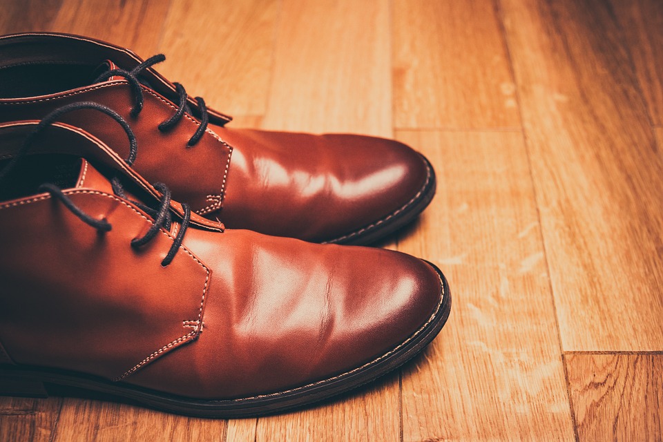 Receta casera para limpiar zapatos de :: Un truco sencillo para que zapatos queden brillantes