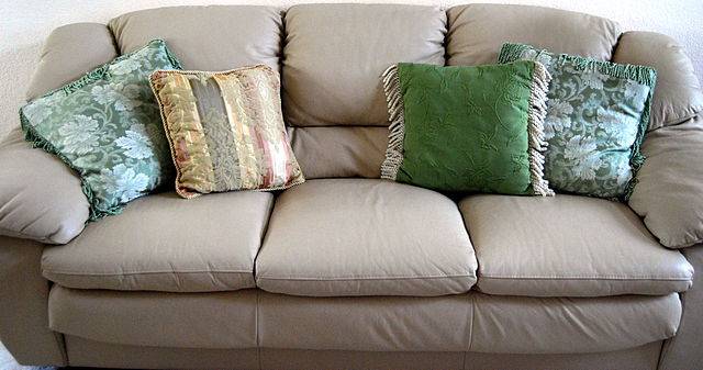 Cómo limpiar un sofá en forma fácil y económica 